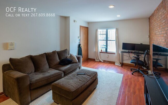 Building Photo - Three Bedroom Graduate Hospital Apartment