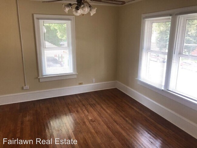Building Photo - 2 br, 1 bath Apartment - 806 S Randolph