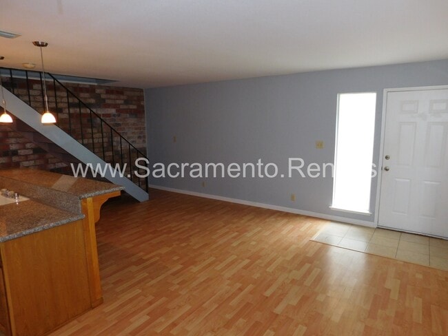 Foto del edificio - Spacious 2bd/1ba Foothill Farms Area Condo