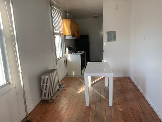 Foto del edificio - 217 Knickerbocker Ave