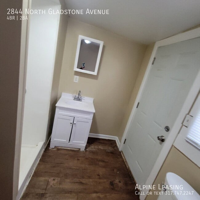 Building Photo - 2844 N Gladstone Ave