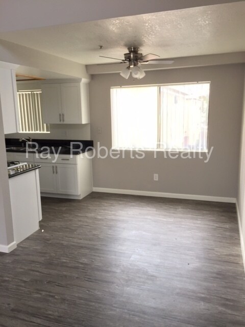 Building Photo - 7924 Stark Dr