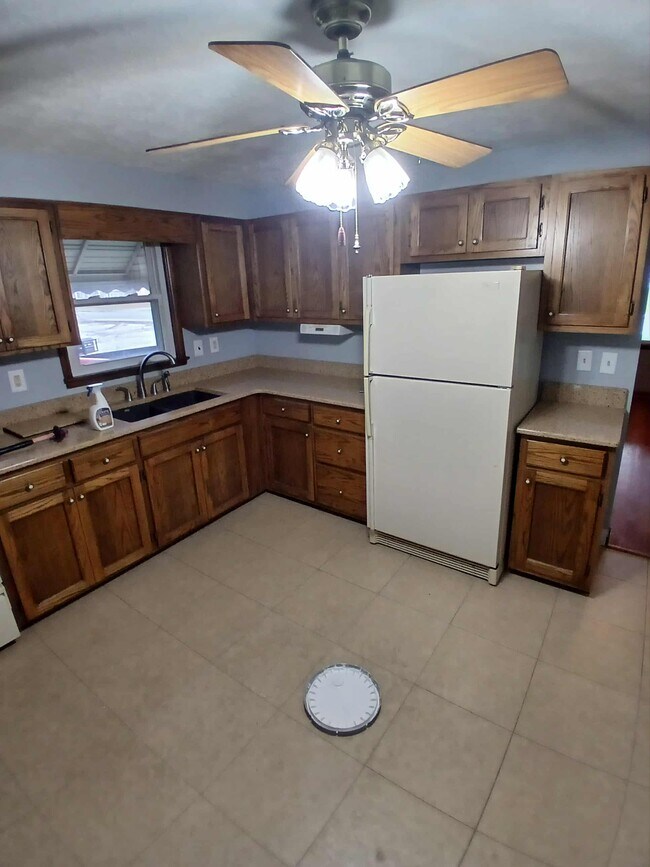 Foto del edificio - 1159 S Main St