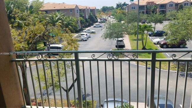 Foto del edificio - 6700 NW 114th Ave