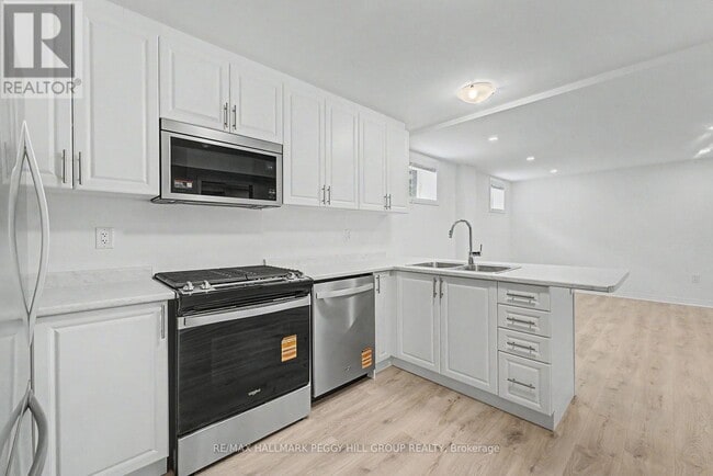 Building Photo - 112 W Oak Trl