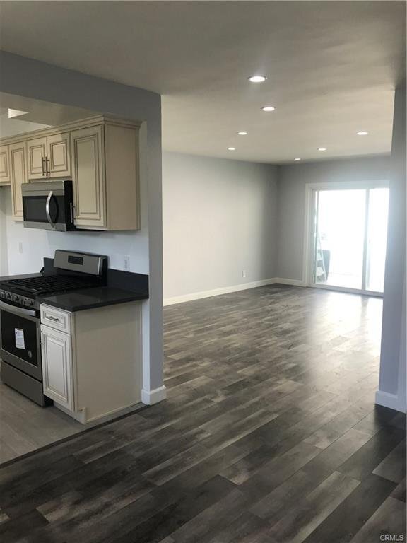 Foto principal - 6962 Lennox Avenue, Los Angeles, CA 91405 ...