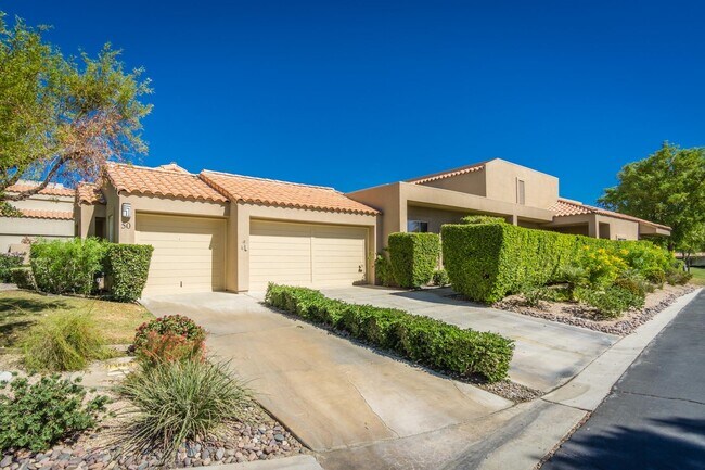 Building Photo - 50 Oak Tree Dr