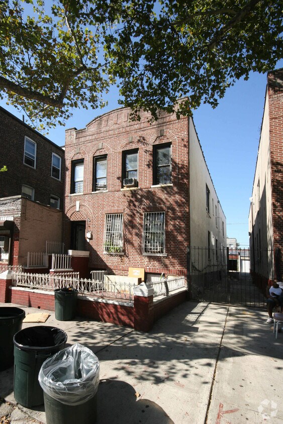 Primary Photo - 494 E 96th St