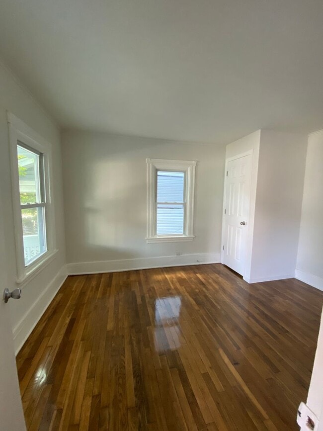 Building Photo - Great 4 Bedroom 1 Bathroom Single Family H...