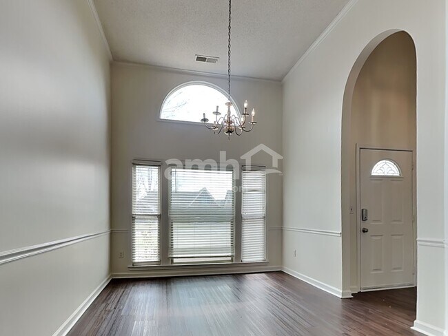 Foto del edificio - 9270 Chimneyrock Blvd