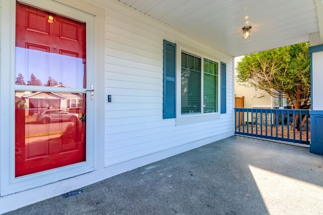 Building Photo - Beautiful 5-Bedroom DuPont Home with AC