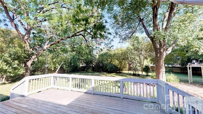 Foto del edificio - 1426 Bevis Dr