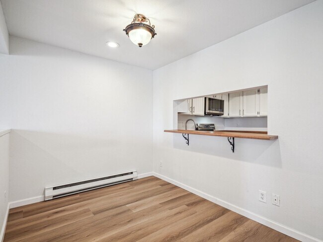 Foto del edificio - Newly Updated 2-Bedroom Condo in convenien...