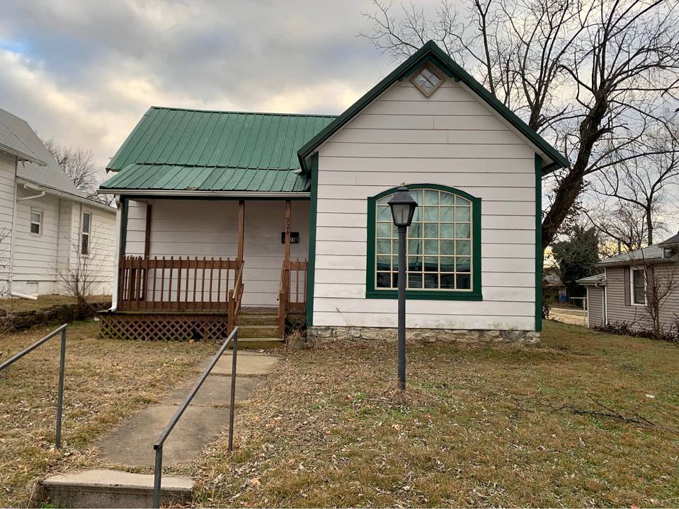 Street view - 924 W 1st St