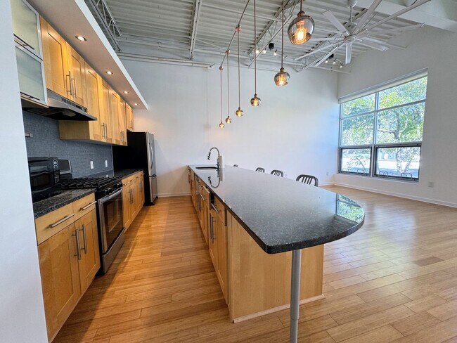 Building Photo - 1 BED | 1 BATH | MODERN CONDO with PARKING SPACE | MIDTOWN
