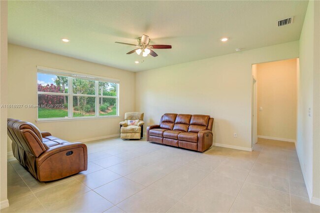 Foto del edificio - 12300 SW Myrtle Oak Dr