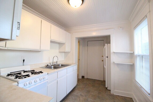 Foto del edificio - December FREE On This 1 Bedroom 1 Bath House Near KU Med & Westport