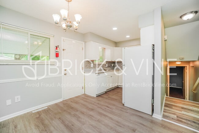 Building Photo - 5155 Lindora Dr