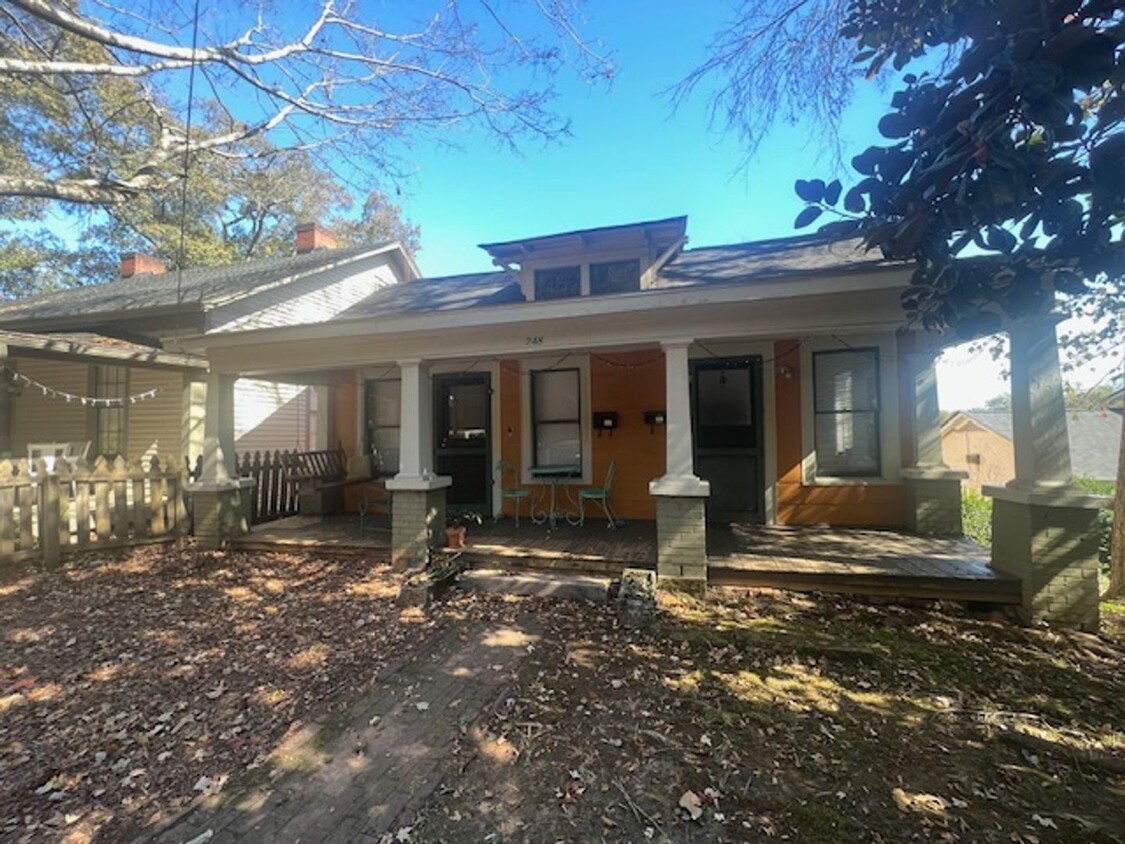 Building Photo - 1 bed bath Duplex on Barber St.