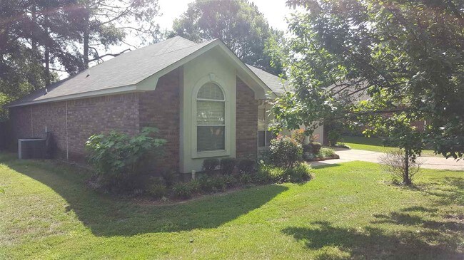 Building Photo - 5 Ridgeway Pl