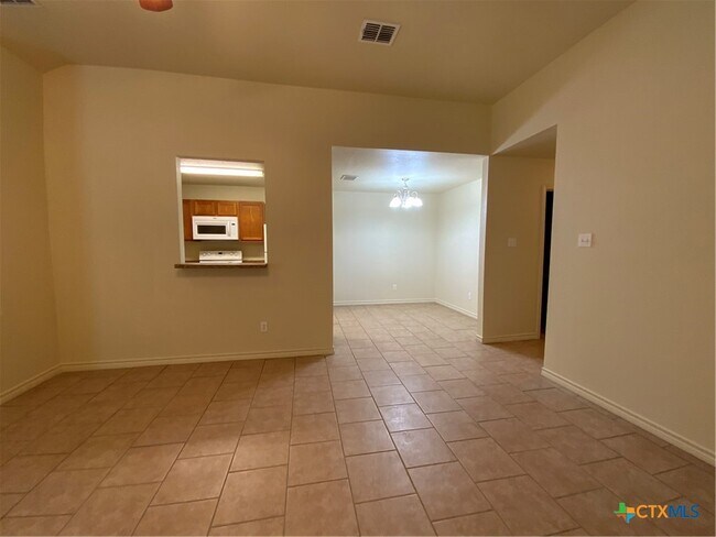 Foto del edificio - 2401 Paul Revere St