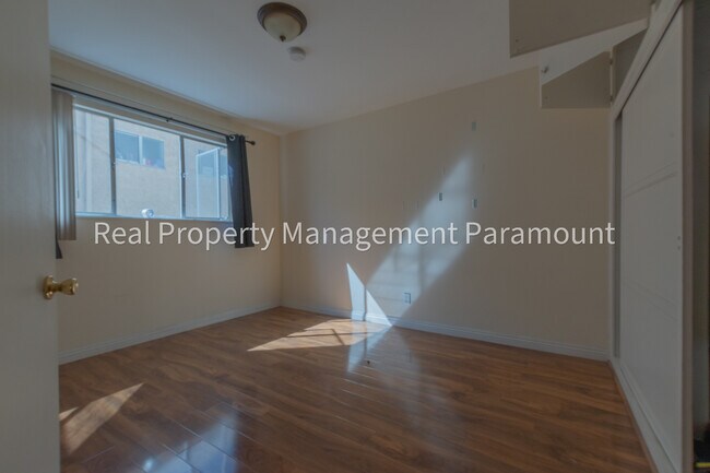 Foto del edificio - 8016 Blackburn Ave