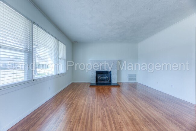 Building Photo - For Lease | Tulsa | Available Now!