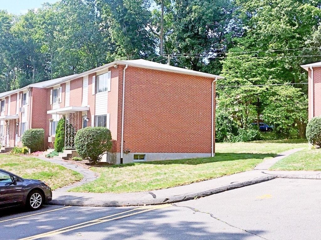 Primary Photo - 273 Queen St