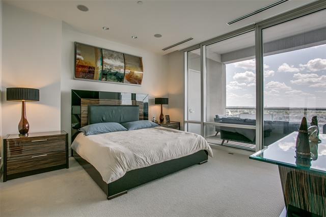 Foto del edificio - 2408 Victory Park Ln