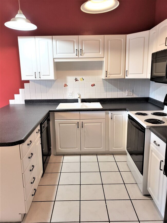 Building Photo - 3 Weeks Rent Free! 2 Bed 1 Bath Condo for ...