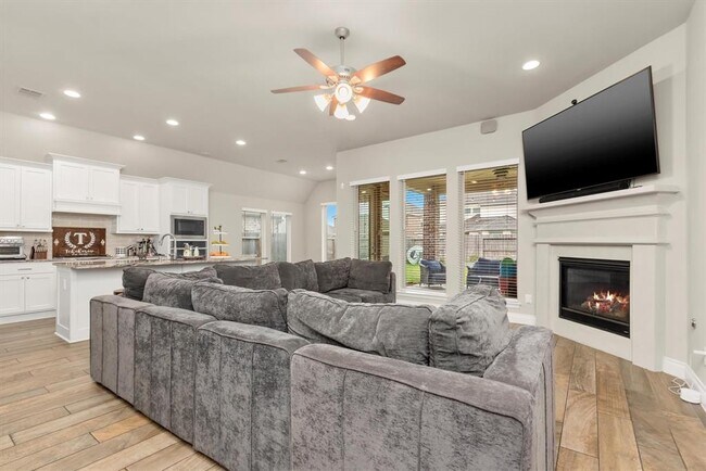 Building Photo - 4101 Emerson Cove Dr