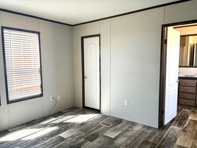 Foto del edificio - 150 Private Road 1610