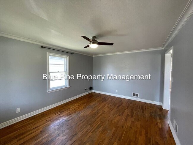 Building Photo - 742 9th St