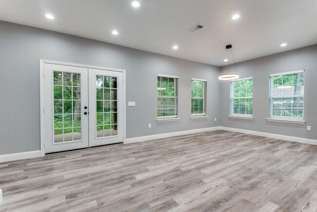Foto del edificio - HALF OFF FIRST MONTH'S RENT! Brand new 4 B...