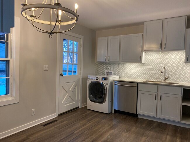 Building Photo - 44 Briar Ln