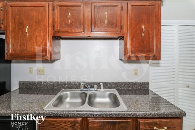 Foto del edificio - 4130 Silverleaf Rd