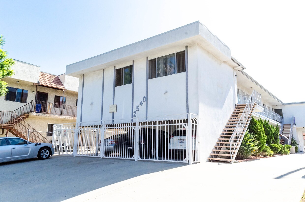 Foto principal - 2540 3rd Ave