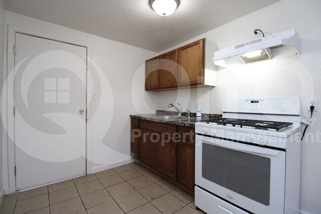 Foto del edificio - 2301 E Taylor St