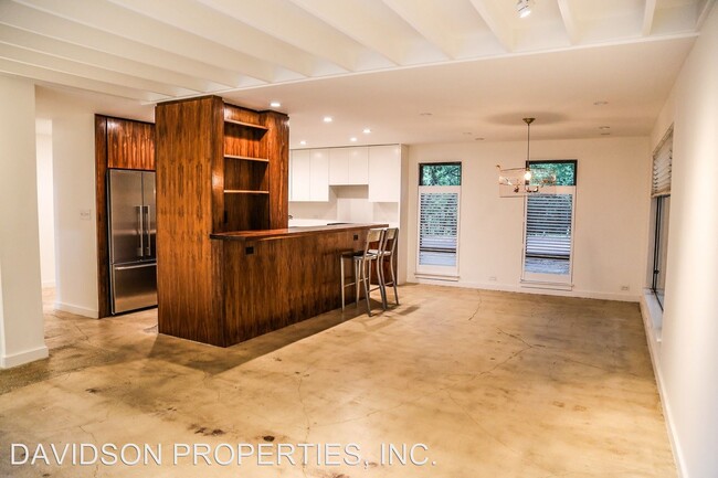 Building Photo - 2 br, 2.5 bath House - 607 River Rd