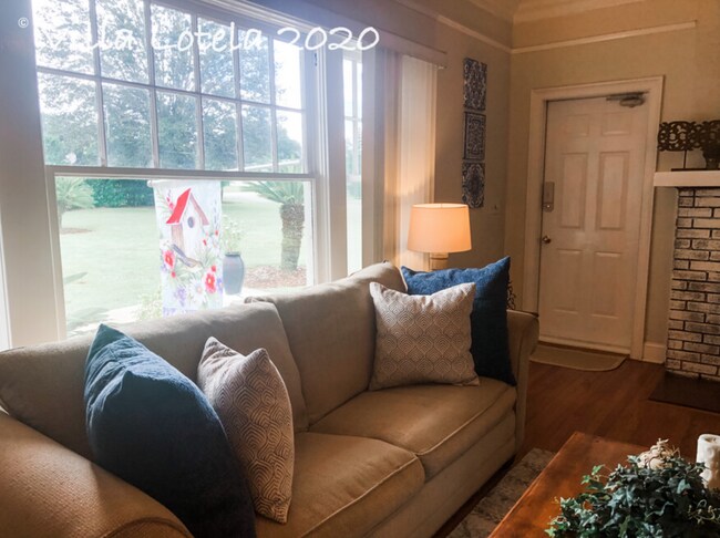 Bay window adds lots of light - 636 E Cornell St
