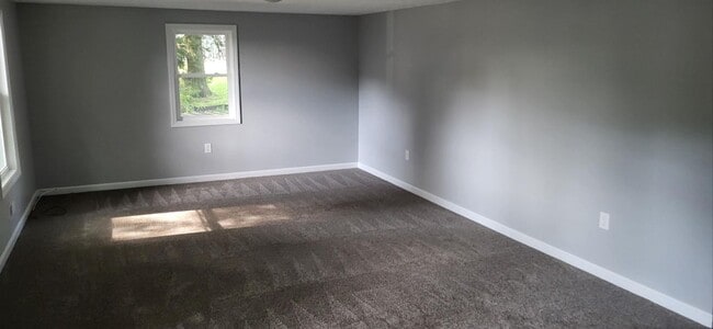 Rear Upper Living Room - 416 E Larwill St