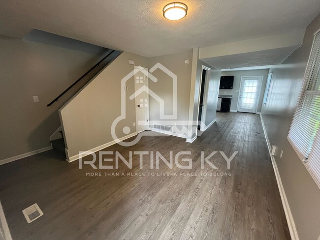 Foto del edificio - Updated 2-Bed, 1.5-Bath Townhome with a Ga...