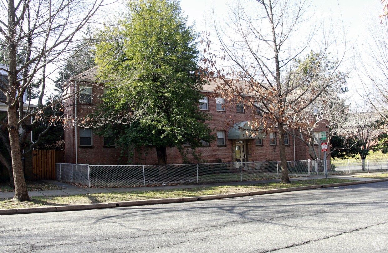 Primary Photo - 4524 Iowa Ave NW