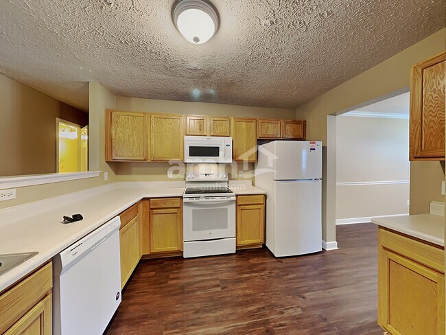 Building Photo - 8028 Meadowview Ln