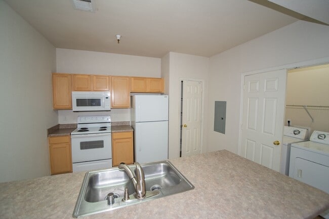 Foto del edificio - 2 Primary Suites Condo Near UNR