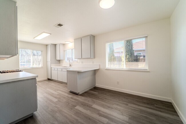 Foto del edificio - ASK ABOUT OUR HALF OFF MOVE IN SPECIAL!!