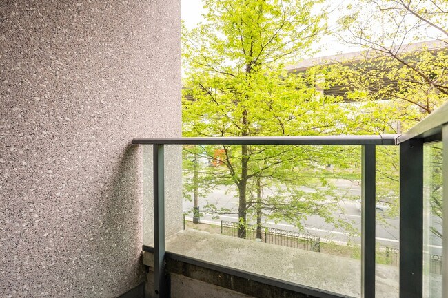 Building Photo - 209 Fort York Blvd