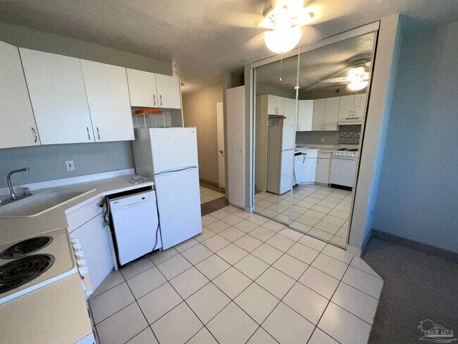 Foto del edificio - 224 E Garden St