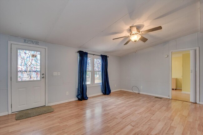 Foto del edificio - 521 Joyce Ln