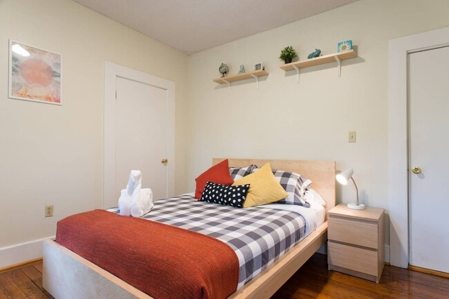 Building Photo - 135 Brook St